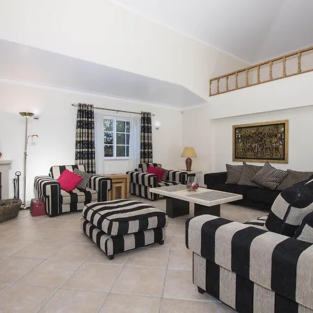 Joy * Olhos de Agua (Albufeira)