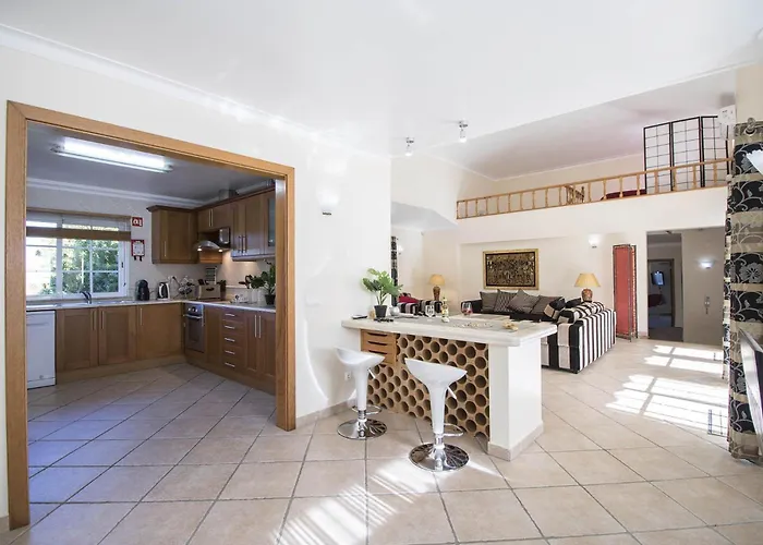 Joy * Olhos de Agua (Albufeira)